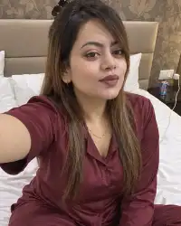 Aditi 27, Thane curvy escort — selfie in a hotel room