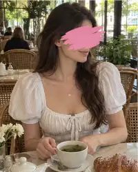 Alisa, 26 — breakfast in a Juhu café, face covered