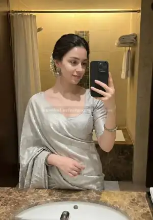 striking portrait of Kavya, Juhu, Mumbai call girls