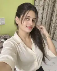 Kritika, Andheri Mumbai call girl — selfie at home