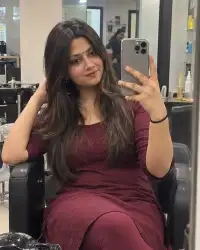 Madhuri 29, South Mumbai housewife escort — salon mirror selfie