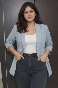 grounded portrait of Tanvi, Vashi, Mumbai call girls