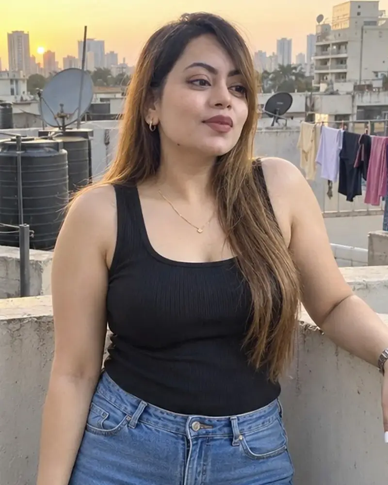 Aditi — curvy escort in Thane on her building terrace