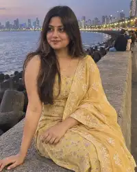 Madhuri — housewife escort in South Mumbai at Marine Drive