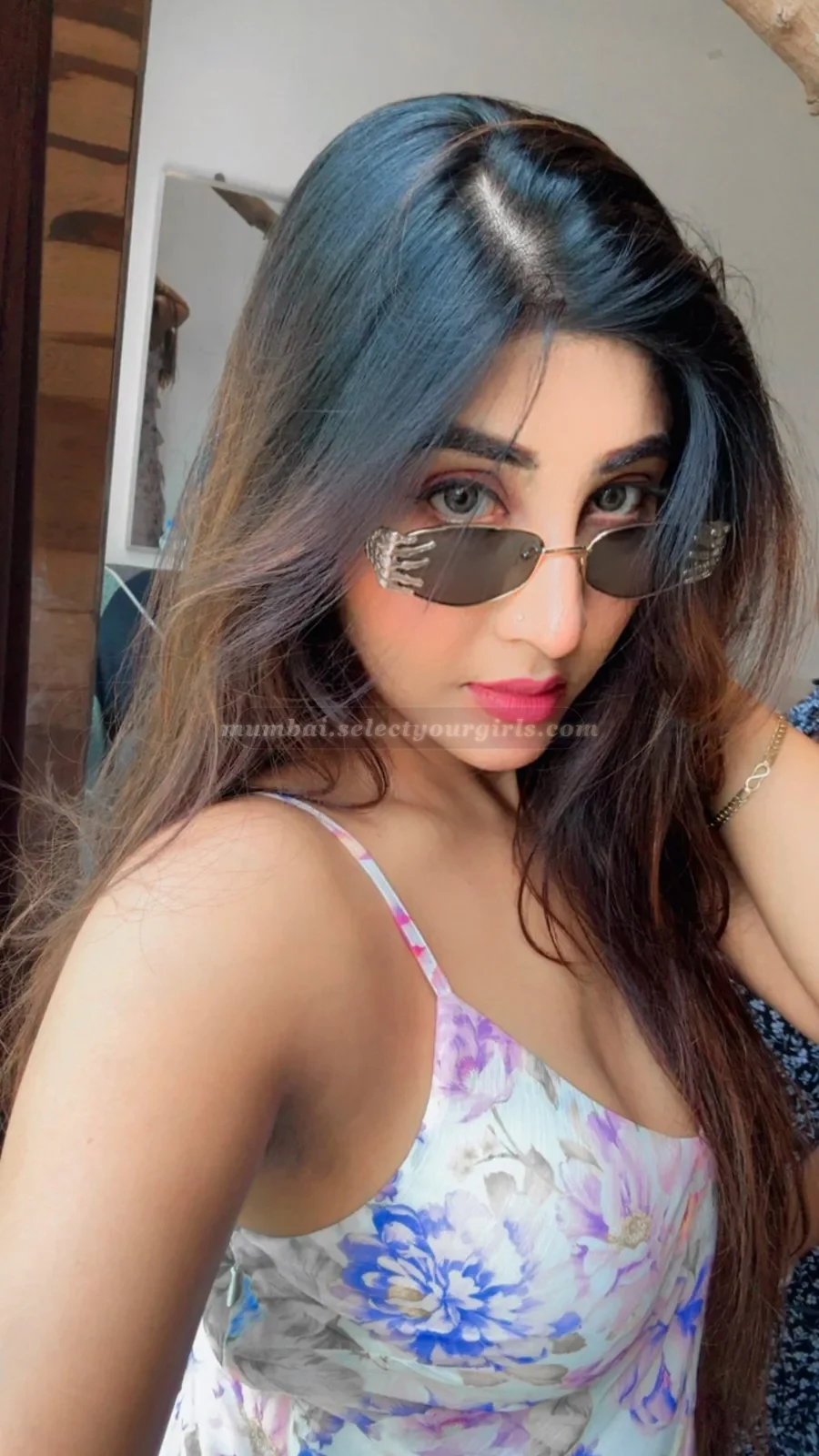 Divya in elegant attire — russian escort Navi Mumbai