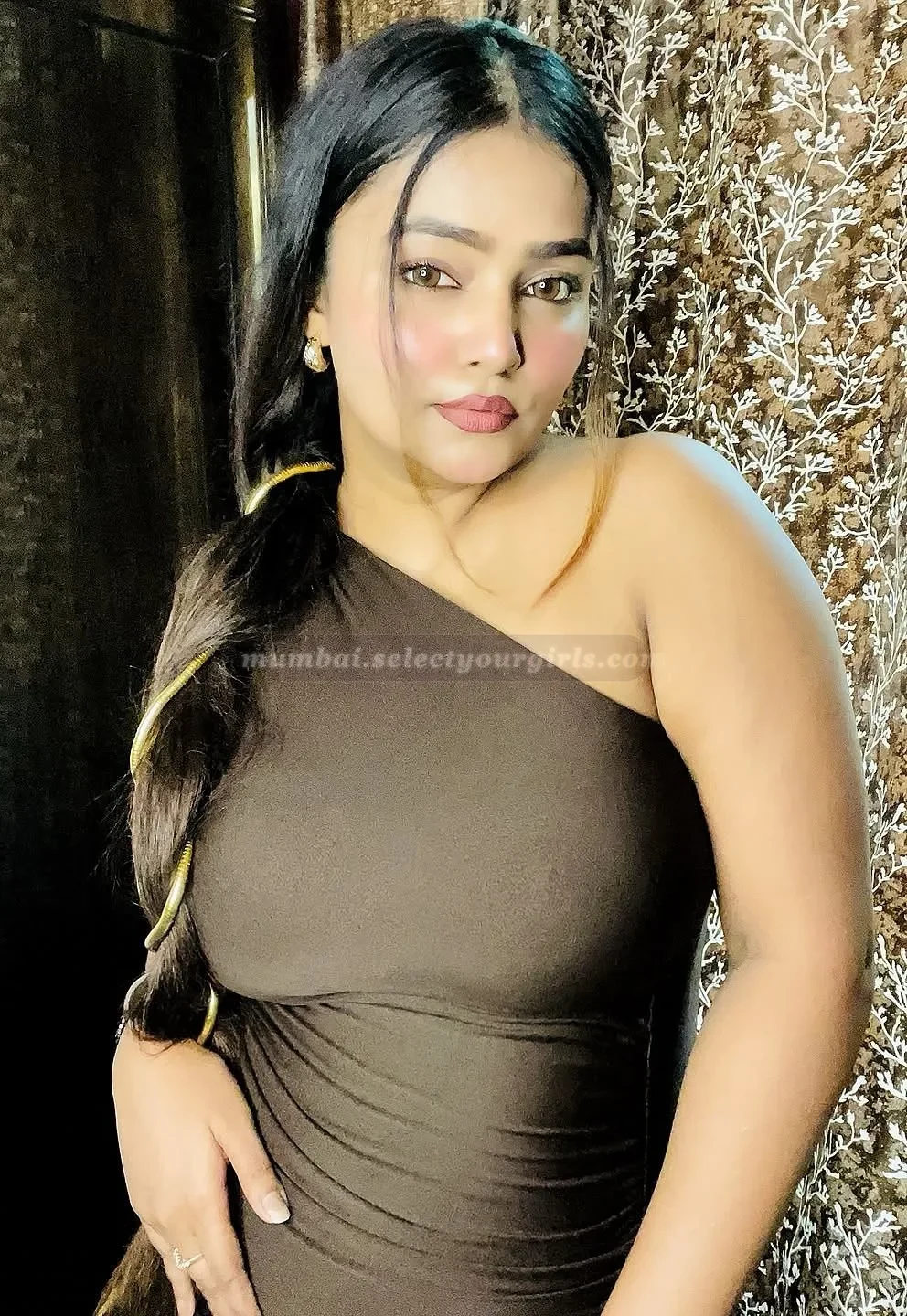 Khushi in elegant attire — affordable escort Kalyan, Mumbai