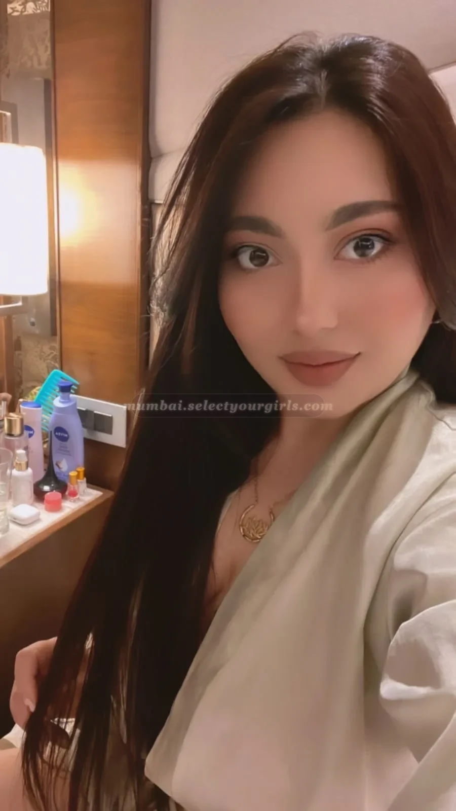 Pooja — aunty escort in Juhu, Mumbai